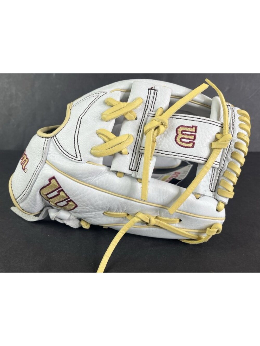 NEW Wilson Fast Pitch Ball Glove Right Hand Throw Leather A1000 11.75 White $130